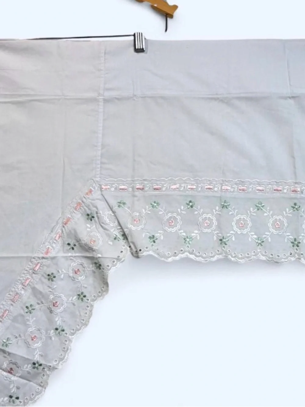VTG Ribbonette Shaped Valance New Old Stock Eyelet Floral Pink White 60x38‎ NOS